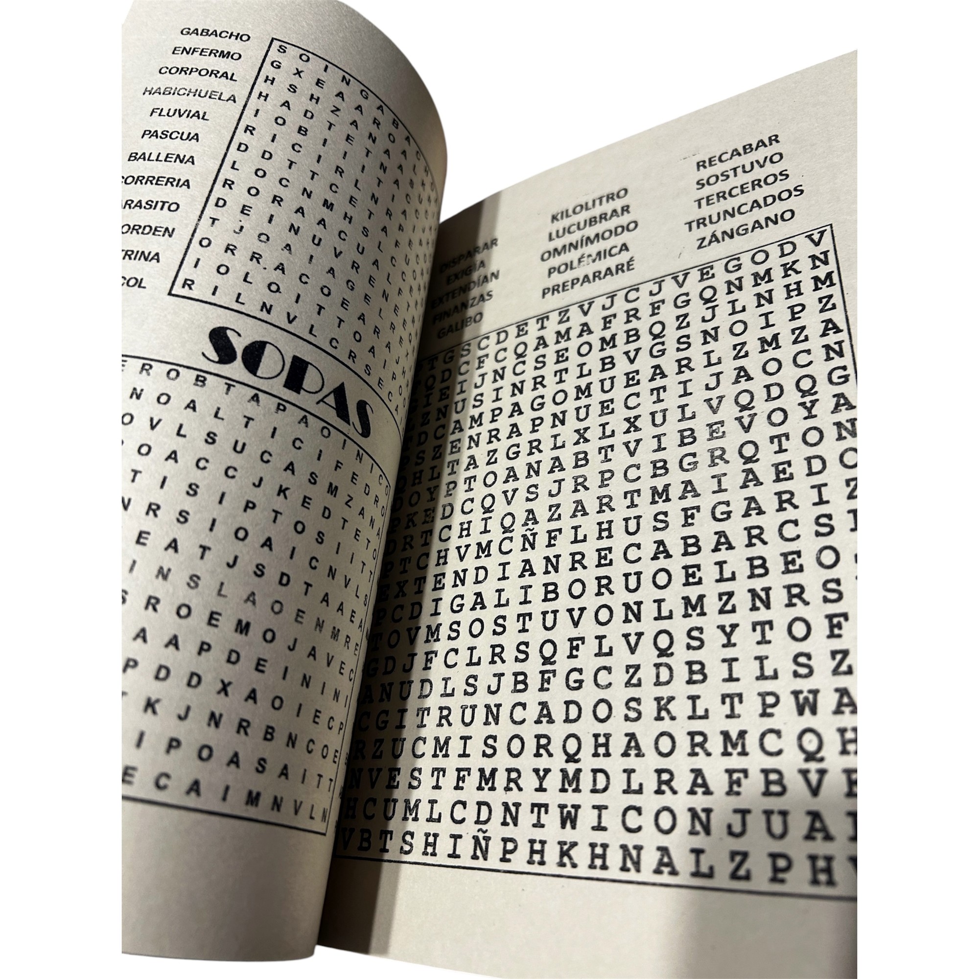 Interior de una revista Sopas de Letras KIOSTRO